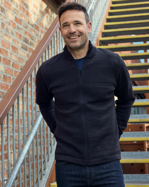 Saltum cardigan • stand up collar