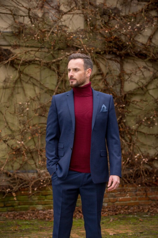 Roll neck • 100% pure merino wool (extra fine)
